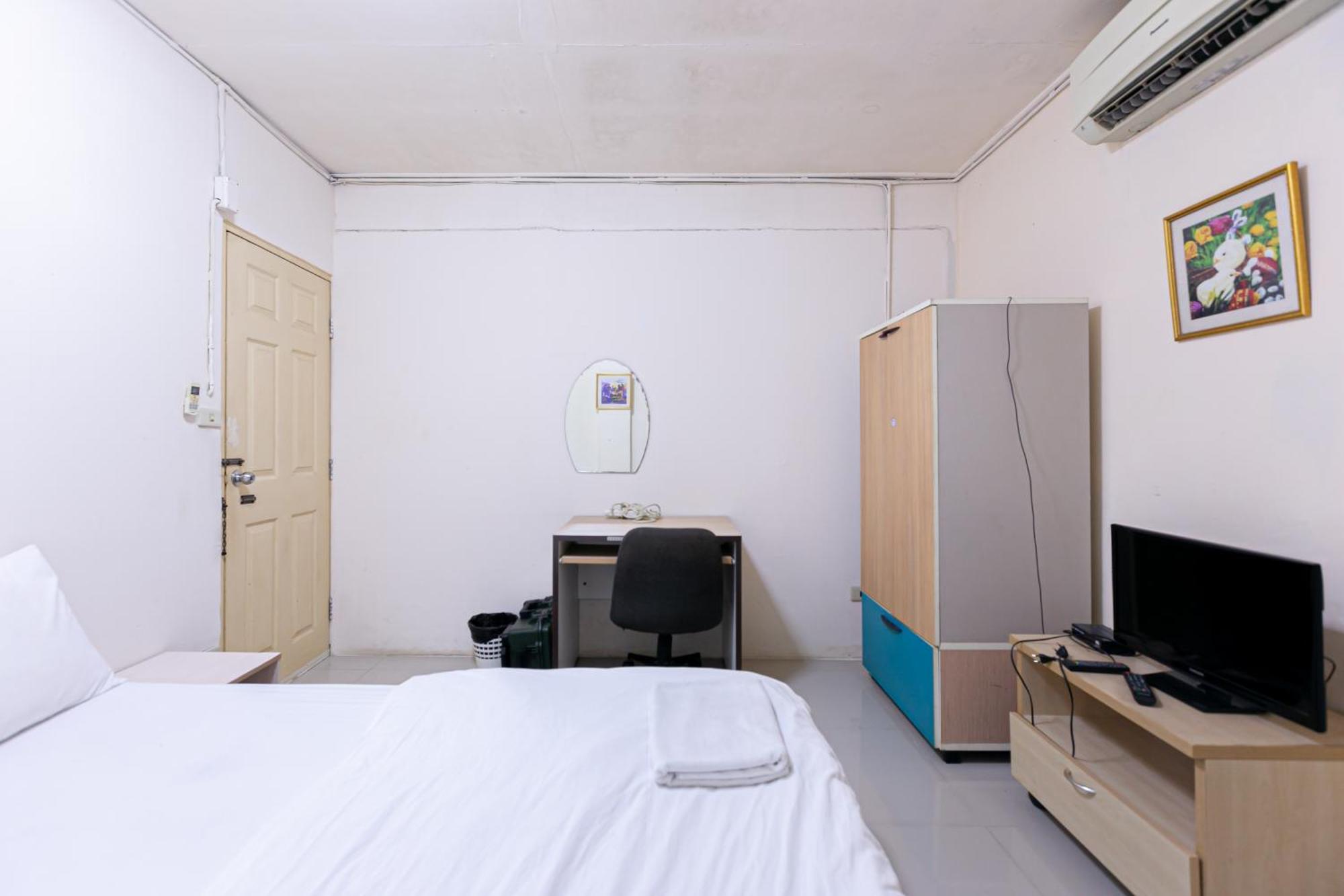 Freesia Saladaeng Silom Apartments Bangkok Exterior photo