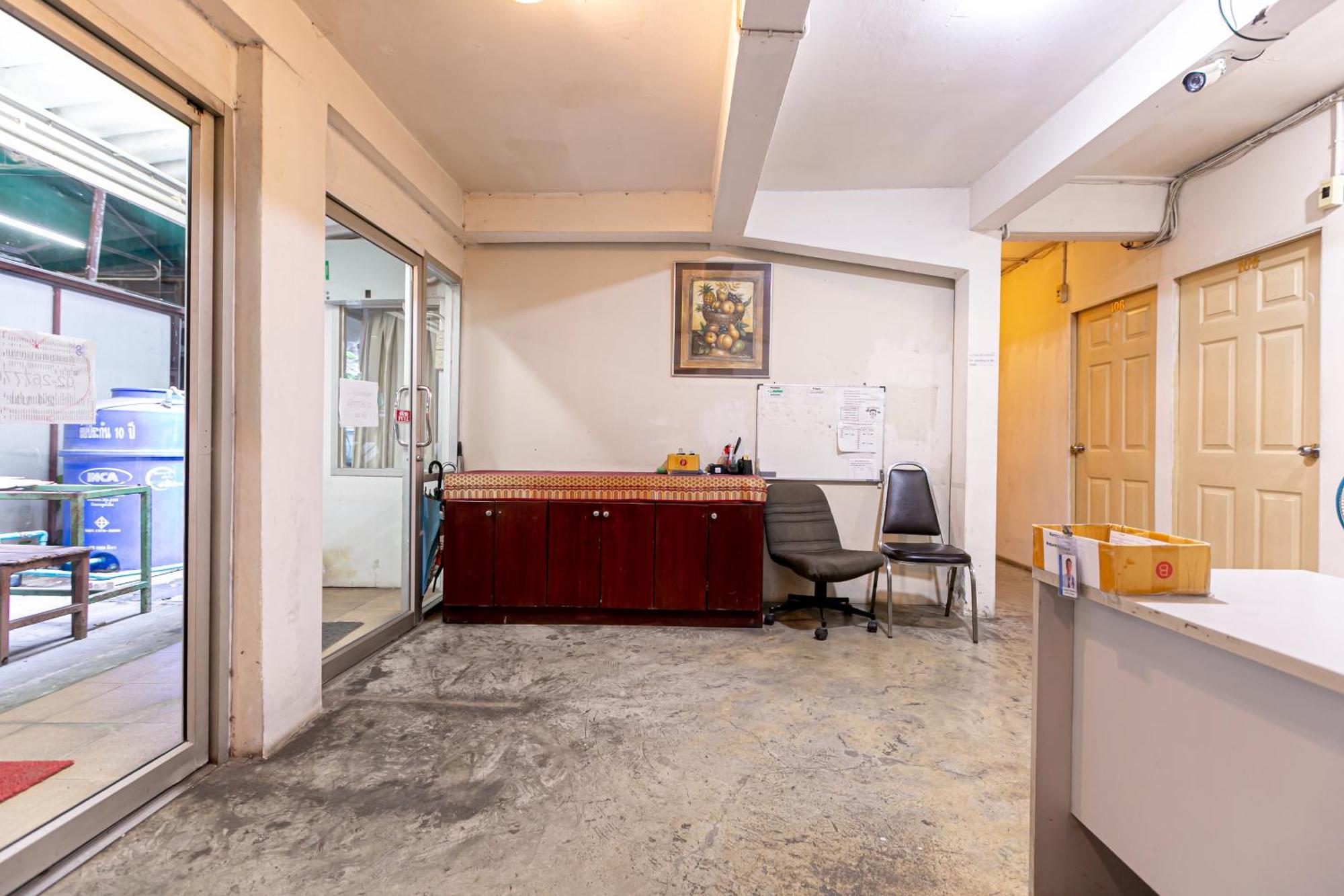 Freesia Saladaeng Silom Apartments Bangkok Exterior photo