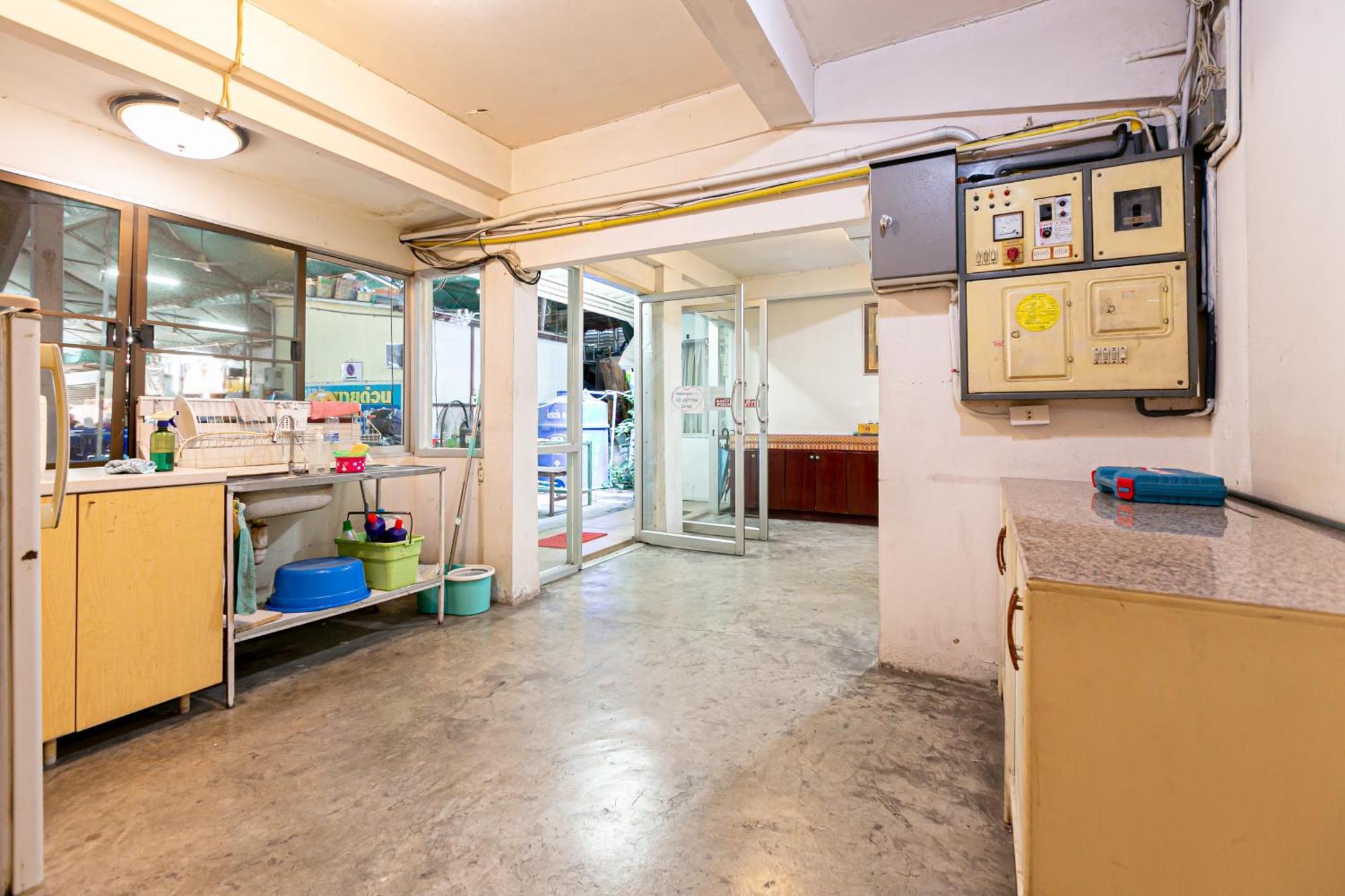 Freesia Saladaeng Silom Apartments Bangkok Exterior photo
