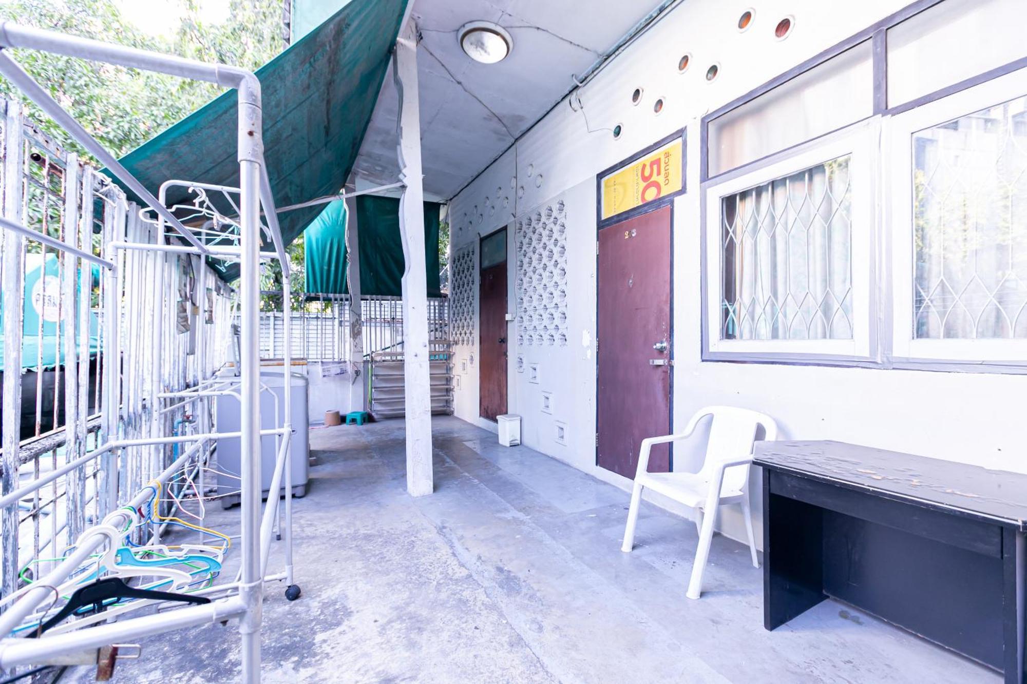 Freesia Saladaeng Silom Apartments Bangkok Exterior photo