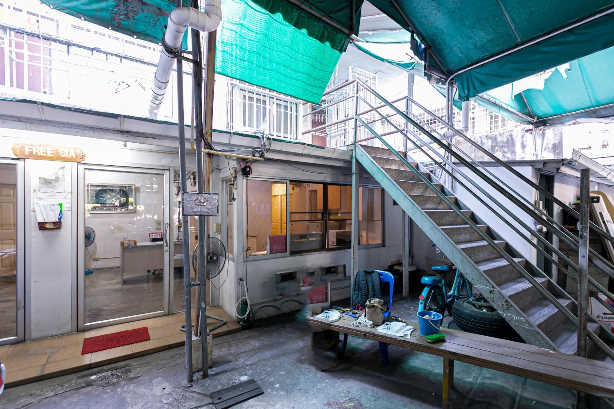 Freesia Saladaeng Silom Apartments Bangkok Exterior photo