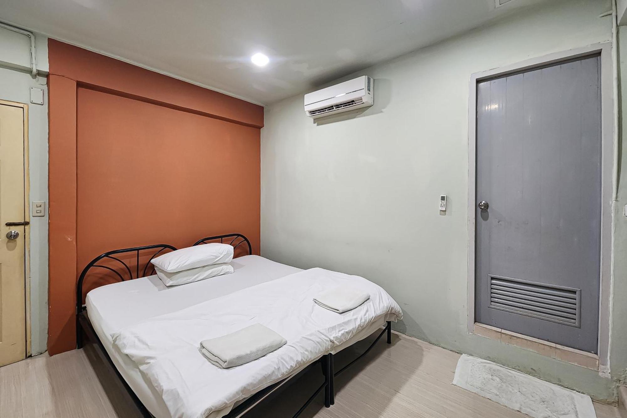 Freesia Saladaeng Silom Apartments Bangkok Exterior photo