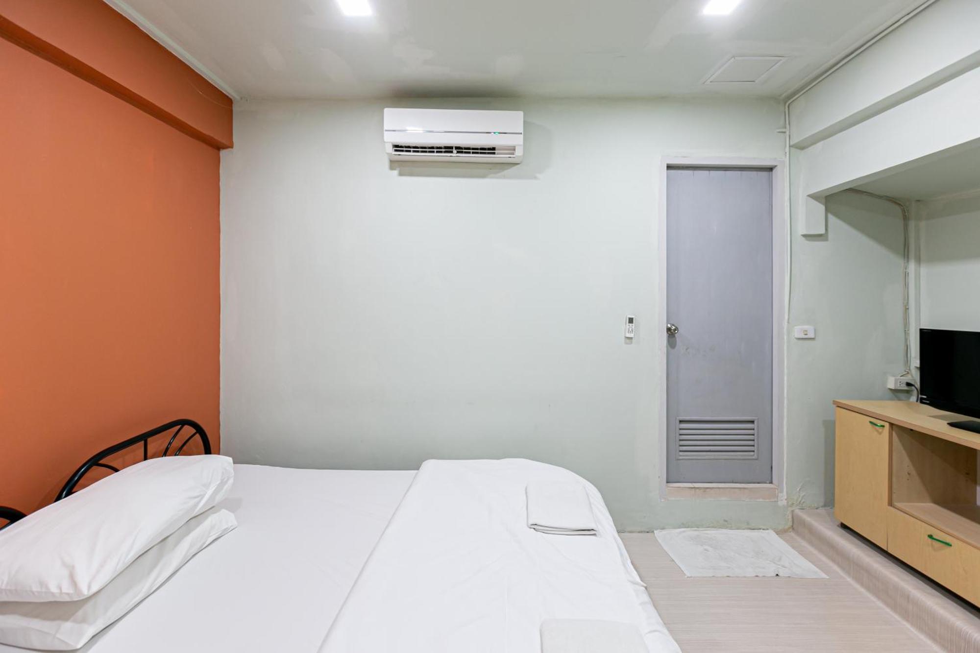 Freesia Saladaeng Silom Apartments Bangkok Exterior photo