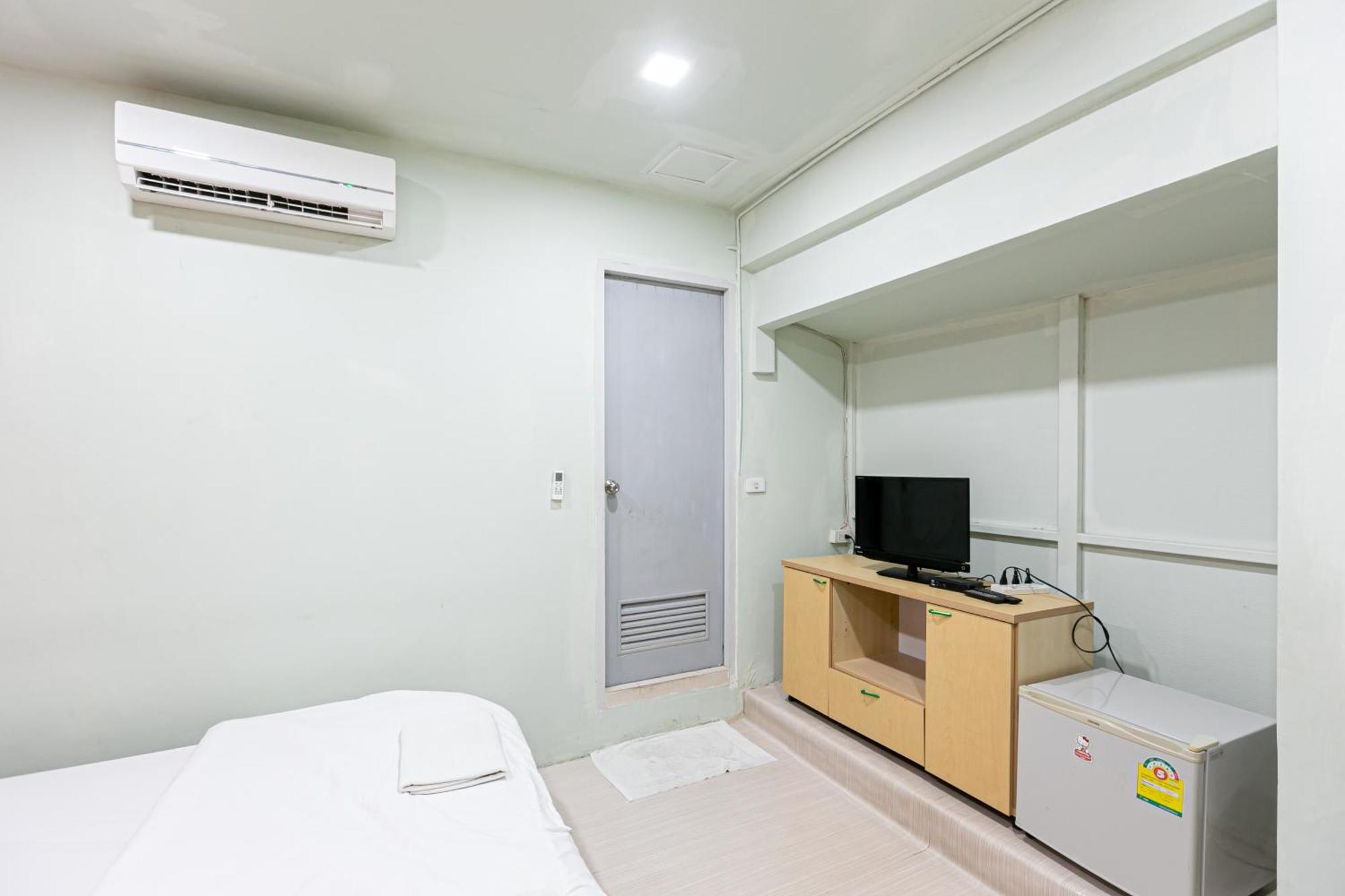Freesia Saladaeng Silom Apartments Bangkok Exterior photo
